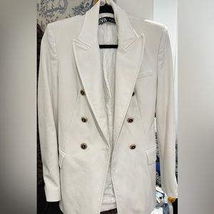 White ZARA blazer (2022)